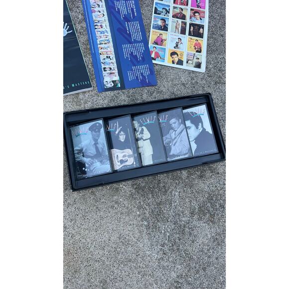 Elvis The King of Rock 'N' Roll Complete 50's Masters 5 Cassettes + Stamp Sheet - Picture 4 of 7